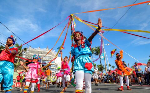 Imagem do post Fuzuê transforma domingo de pré-Carnaval em celebração cultural