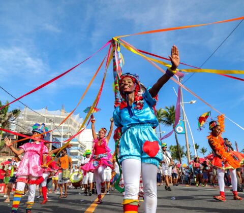 Imagem do post Fuzuê transforma domingo de pré-Carnaval em celebração cultural