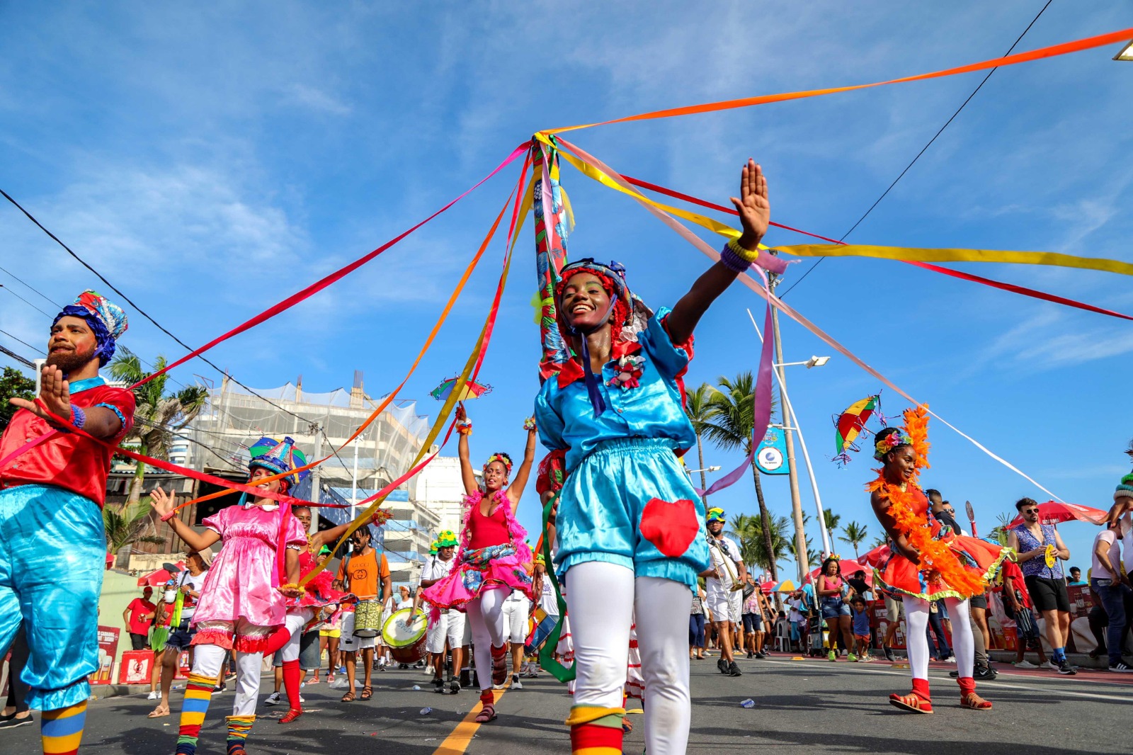 Fuzuê transforma domingo de pré-Carnaval em celebração cultural
