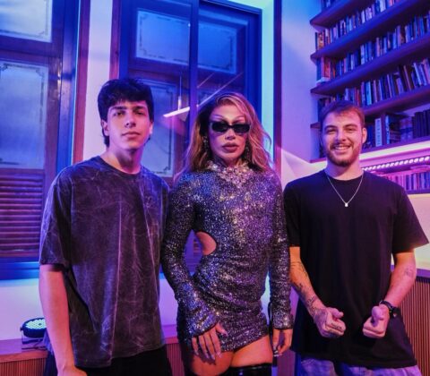 Imagem do post Grag Queen lança “Cósmica (Remix)” e expande Era Cósmica