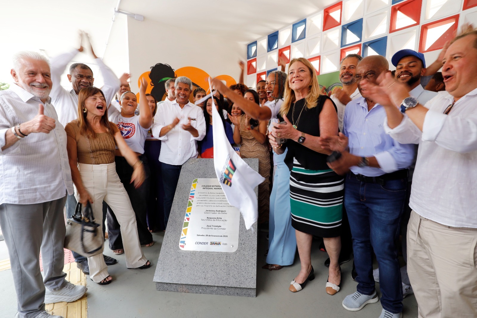 Novo ano letivo começa com colégio requalificado e investimento milionário em Salvador