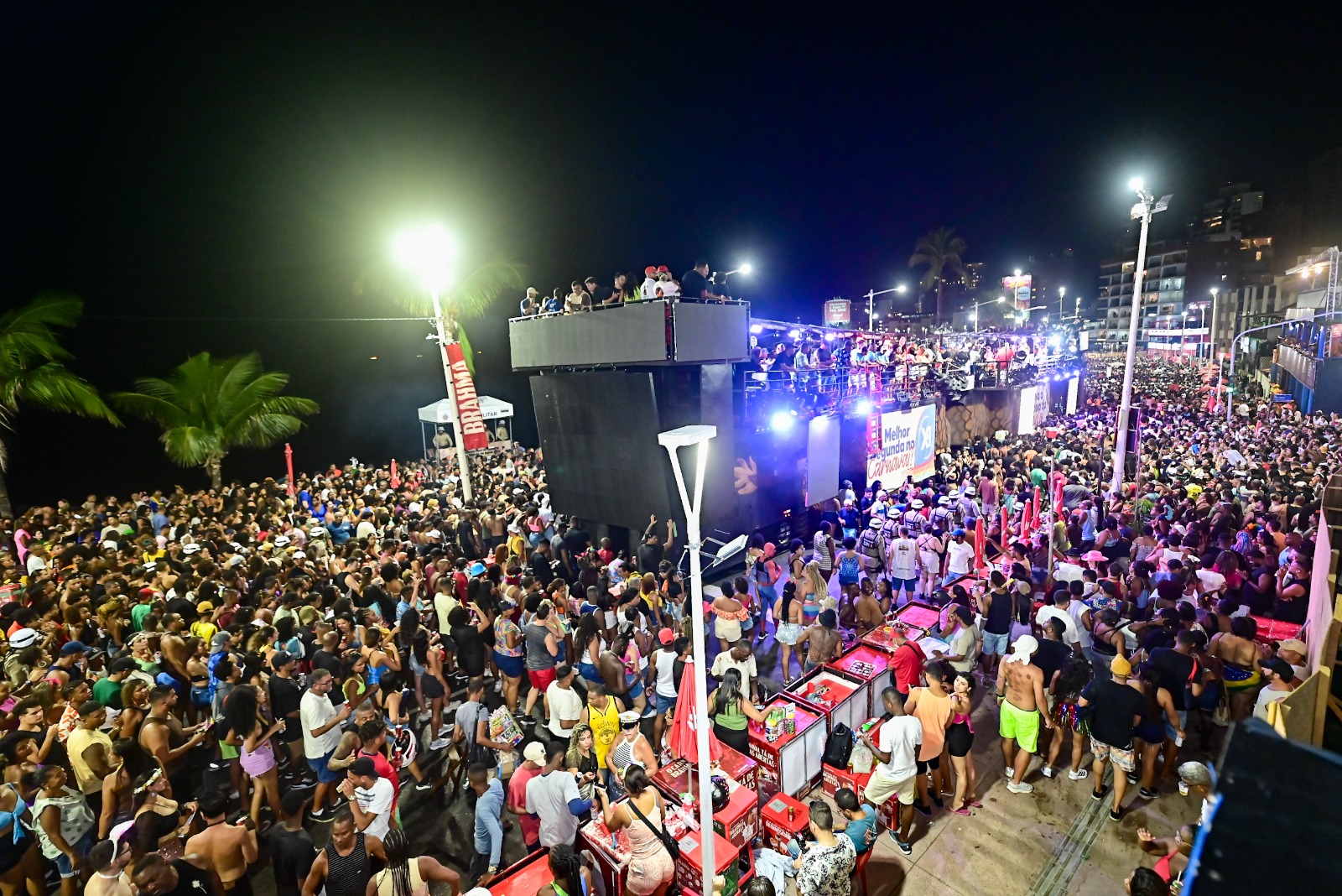 Melhor Segunda-Feira do Mundo leva multidão à Barra e homenageia o samba no pré-Carnaval de Salvador