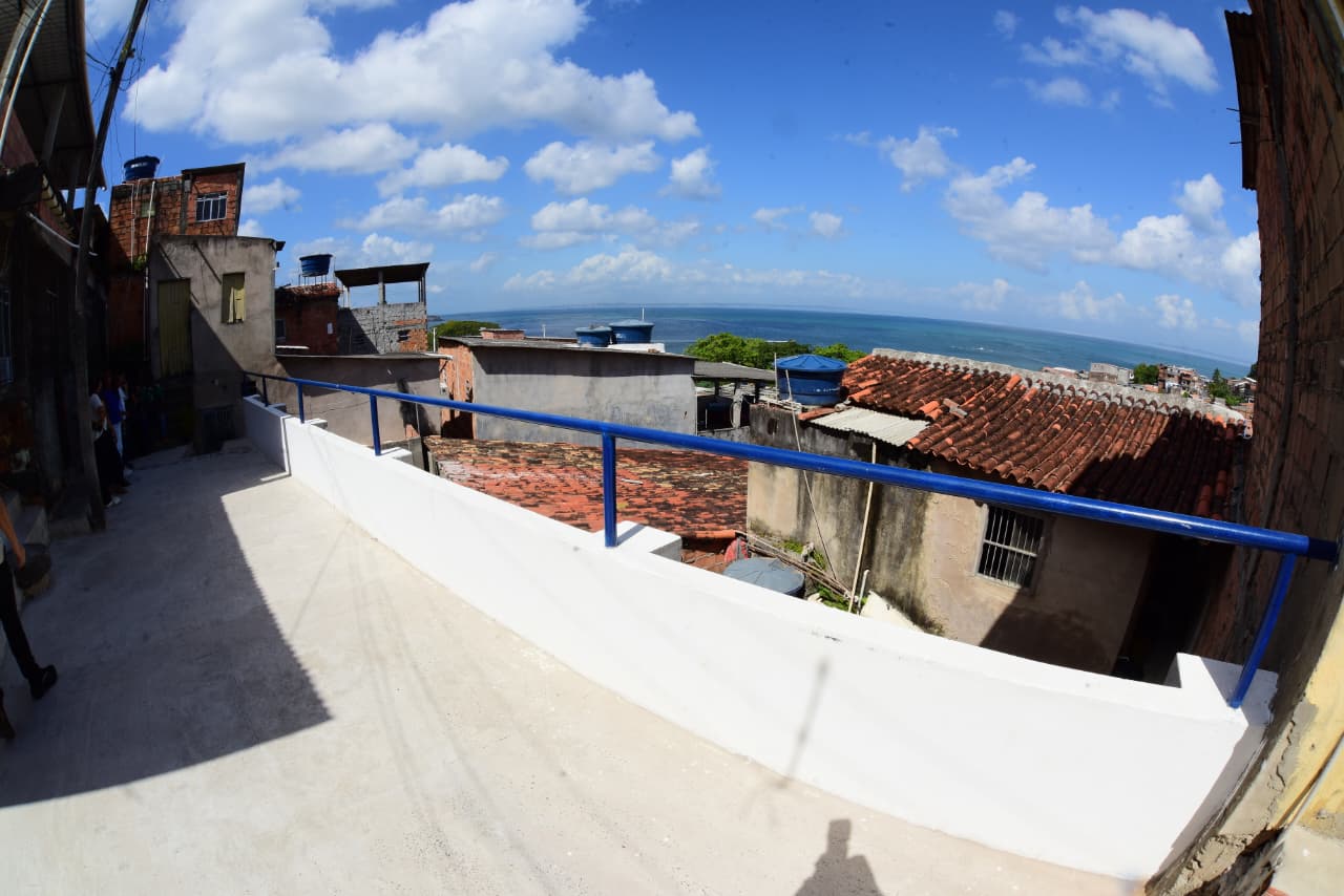 Prefeitura entrega nova contenção de encosta em Plataforma