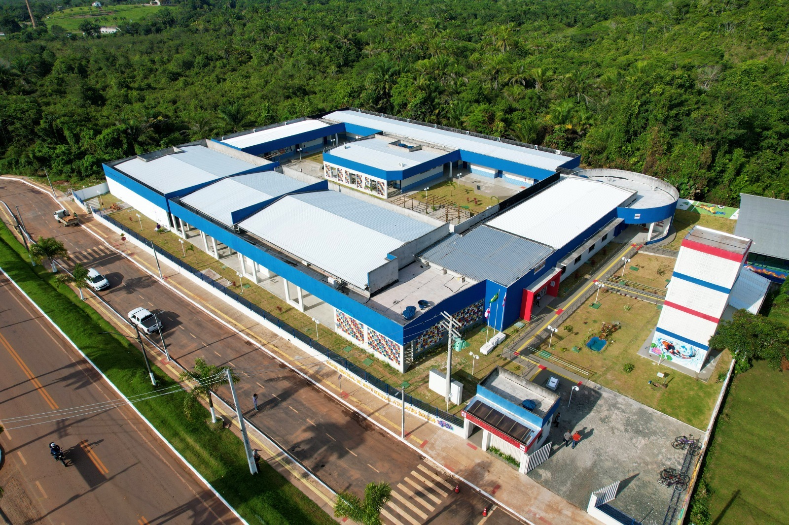 Governador entrega nova escola de tempo integral em Nilo Peçanha