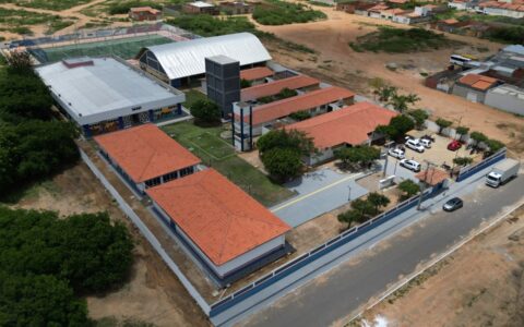 Imagem do post Escola ganha teatro, restaurante e laboratório: nova estrutura muda rotina de 669 alunos no interior da Bahia