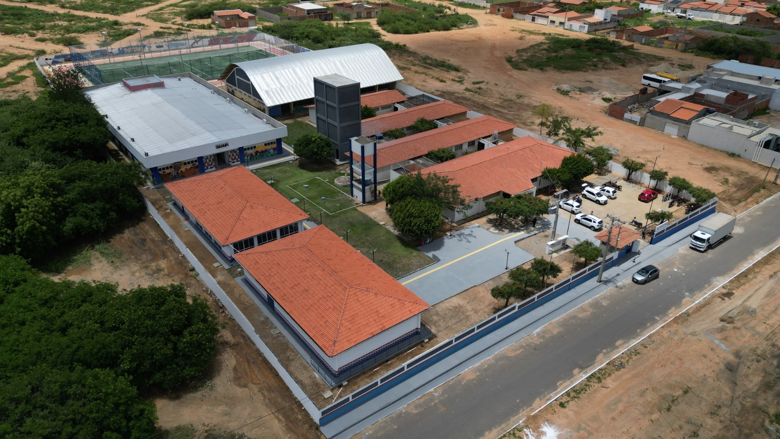 Escola ganha teatro, restaurante e laboratório: nova estrutura muda rotina de 669 alunos no interior da Bahia