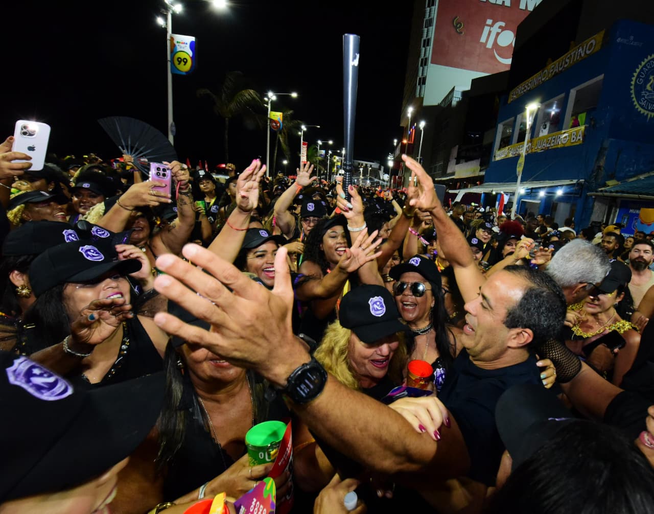 Quase 3 milhões nas ruas: Bruno Reis celebra recorde histórico no pré-Carnaval de Salvador