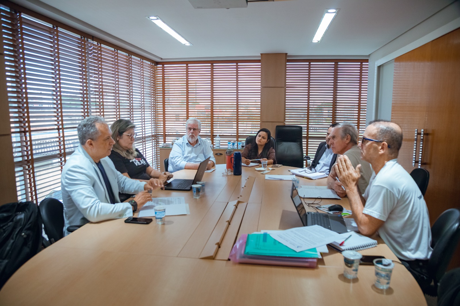 Prefeita de Lauro de Freitas discute IPTU 2026 com empresários e associações