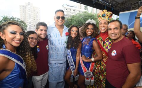 Imagem do post Carnaval de Salvador começa com chave da cidade ao Rei Momo e tributo ao samba