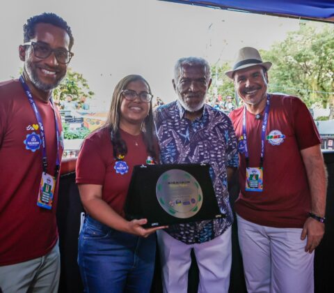 Imagem do post Nelson Rufino é homenageado como Embaixador Sustentável do Carnaval 2026