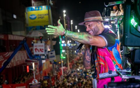 Imagem do post Com hit “Panamera”, Tony Salles domina primeiro dia de Carnaval na Barra-Ondina