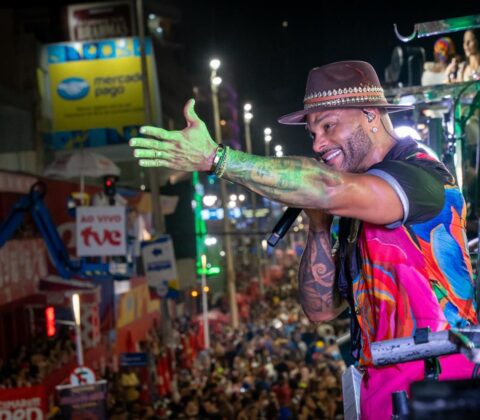 Imagem do post Com hit “Panamera”, Tony Salles domina primeiro dia de Carnaval na Barra-Ondina