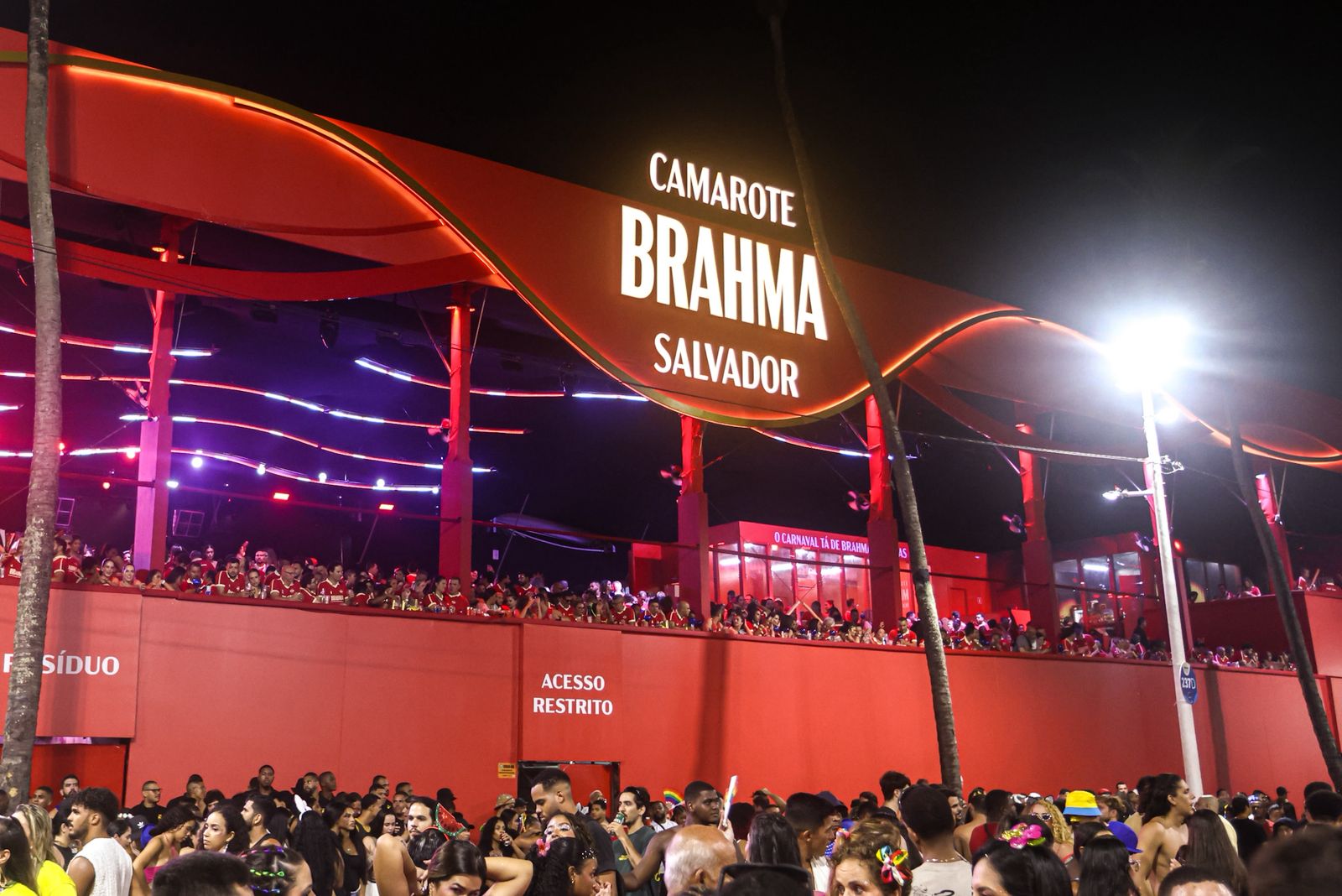 Mirante Superview agrada foliões no primeiro dia no Camarote Brahma Salvador