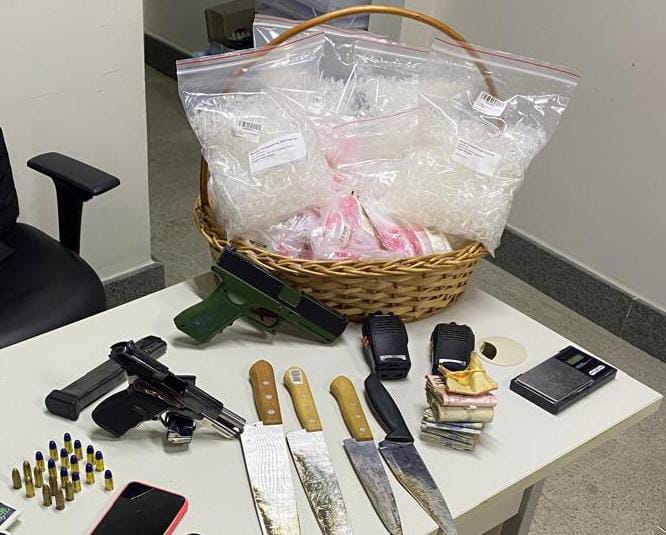 Operação desarticula laboratório e centro de distribuição de drogas