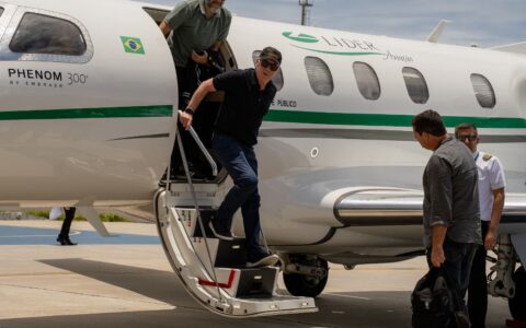 Imagem do post Carlo Ancelotti desembarca em Salvador e entra no clima do Carnaval em tour especial pelo Brasil