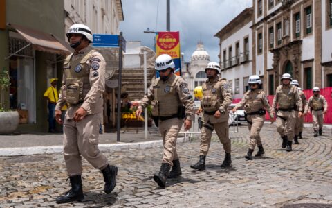 Imagem do post Polícia Militar disponibiliza atendimento em cinco idiomas na folia; veja onde
