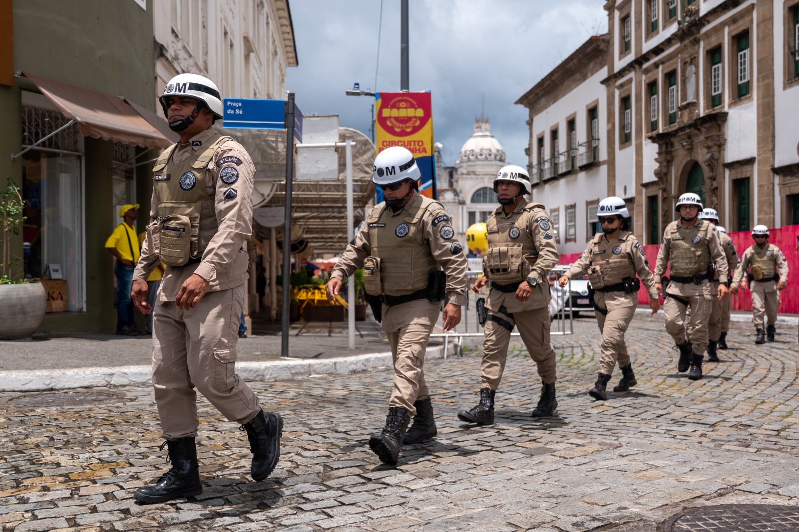 Polícia Militar disponibiliza atendimento em cinco idiomas na folia; veja onde