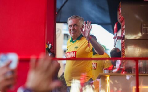 Imagem do post Ancelotti curte Carnaval de Salvador em camarote e recebe apoio de Bell Marques
