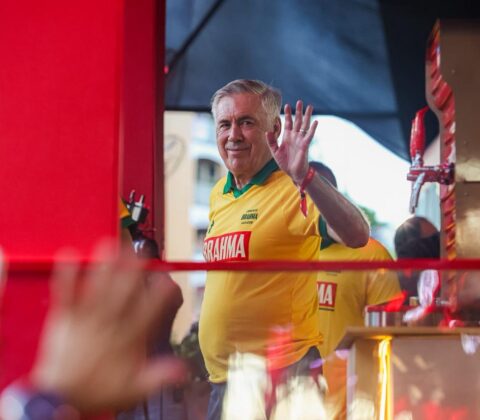 Imagem do post Ancelotti curte Carnaval de Salvador em camarote e recebe apoio de Bell Marques