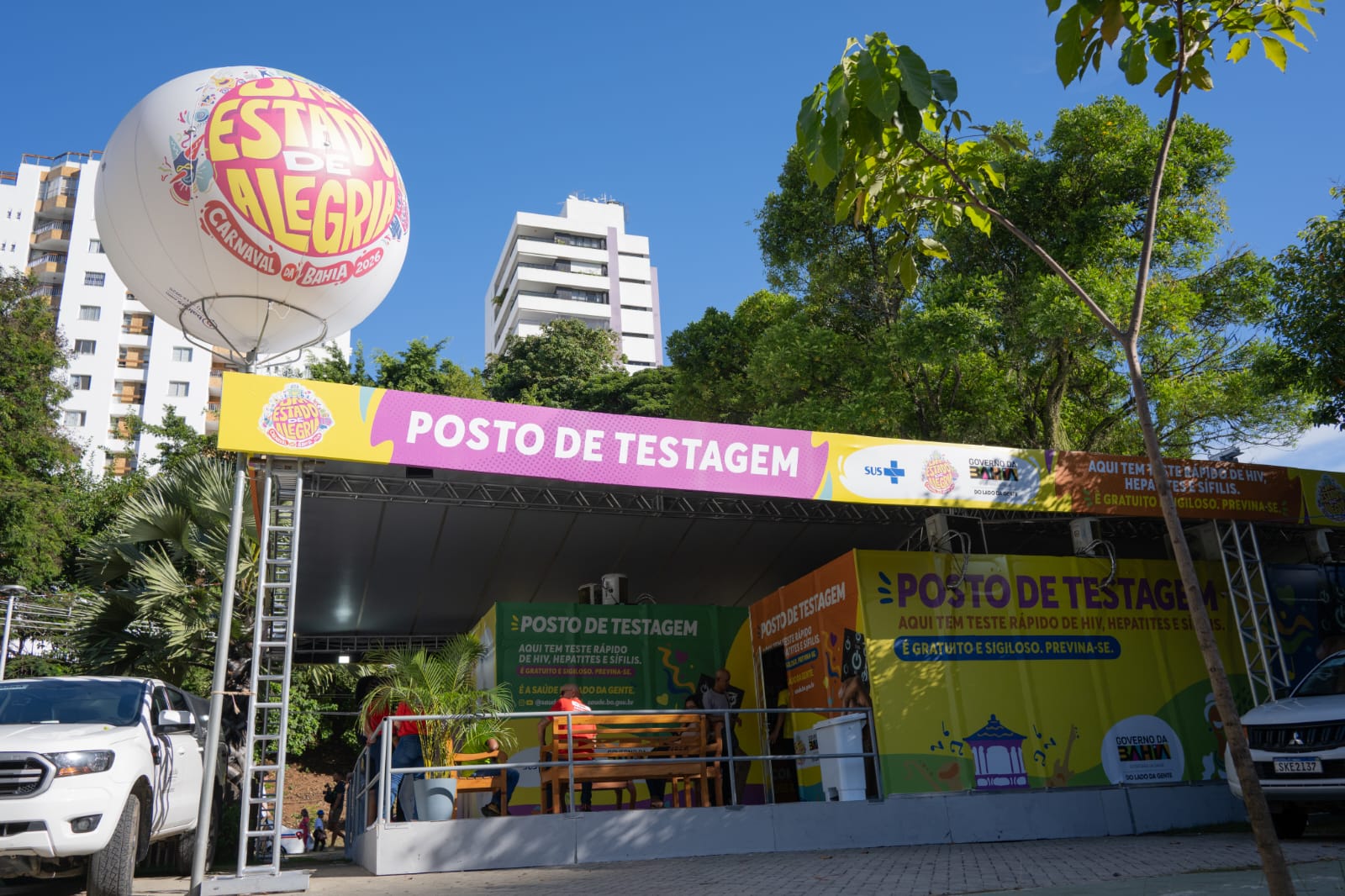 Carnaval com cuidado: testagem rápida e milhões de preservativos reforçam prevenção na Bahia