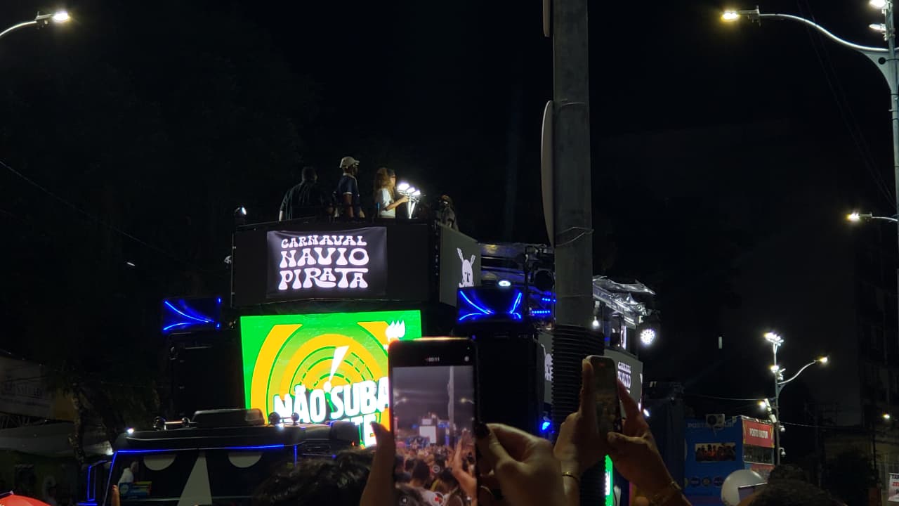 Coro para Lula marca passagem do BaianaSystem no Campo Grande