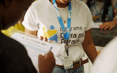 Imagem do post Programa “Corra pro Abraço” reforça cuidado com pessoas vulneráveis no Carnaval de Salvador