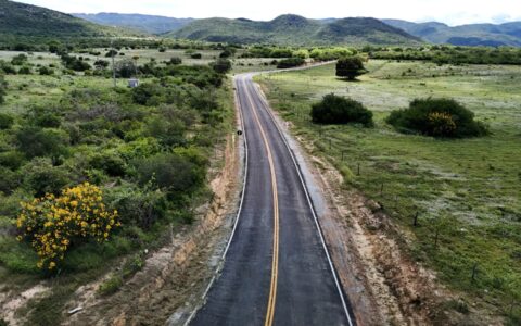 Imagem do post No Carnaval, Jerônimo entrega obra de pavimentação e viatura no interior da Bahia