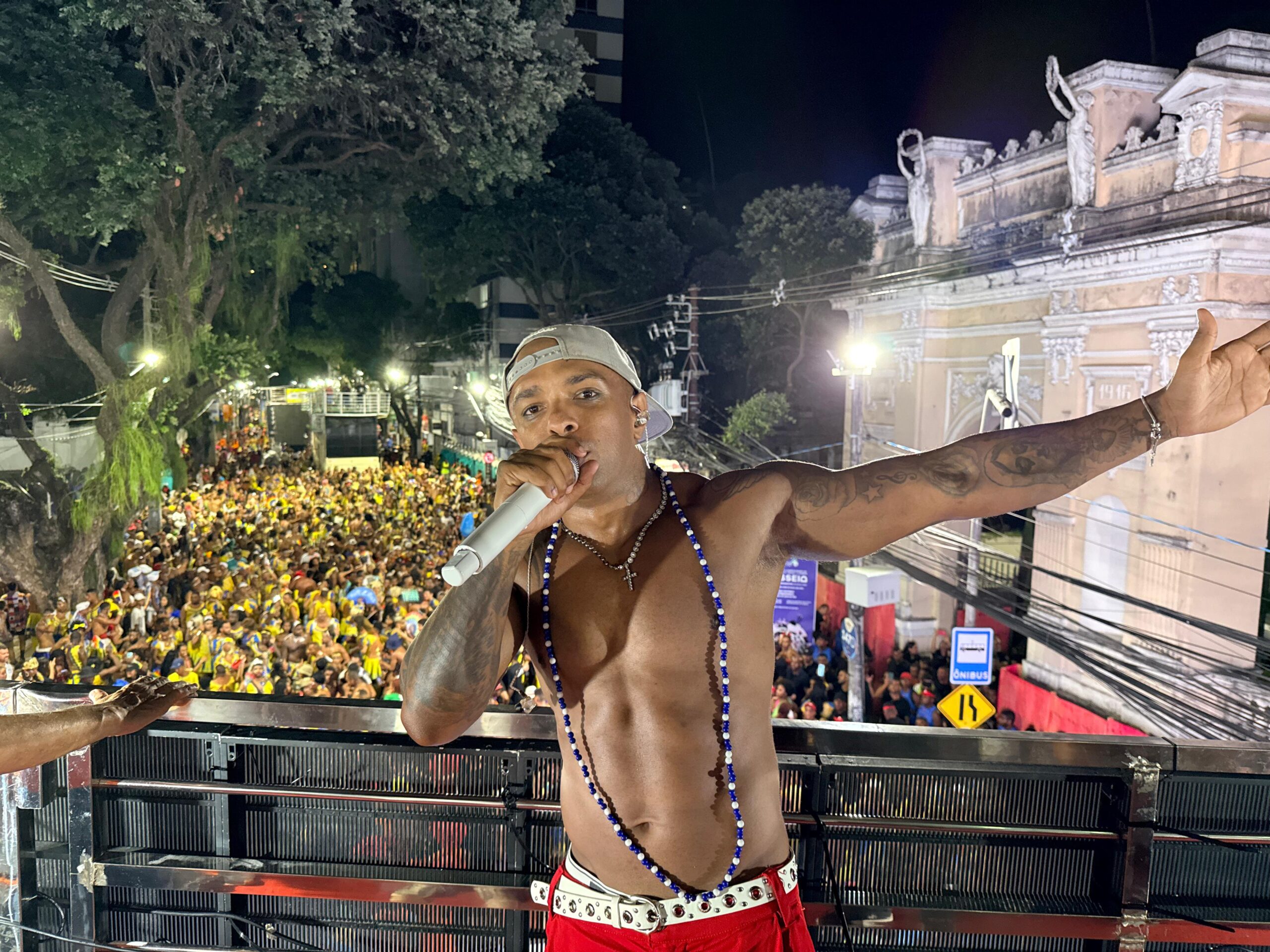 La Fúria comanda bloco das Muquiranas e embala cortejo de realeza no Campo Grande