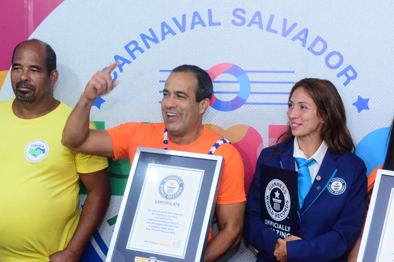 Carnaval de Salvador bate recorde mundial de reciclagem de latinhas e entra para o Guinness