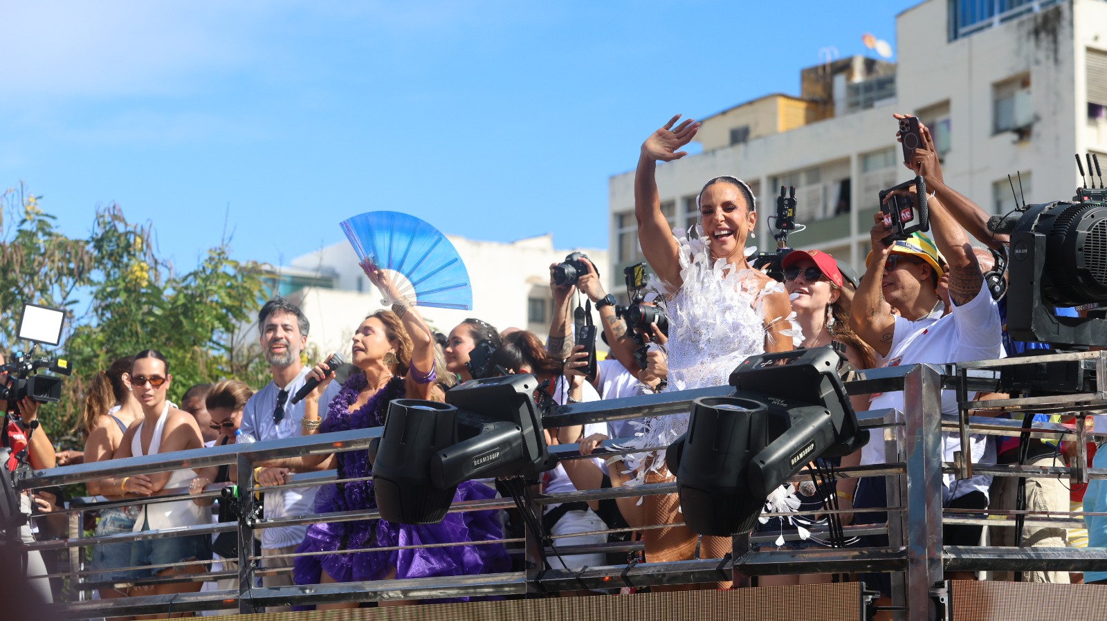 Ivete convida Daniela Mercury e comanda apresentação histórica no Campo Grande