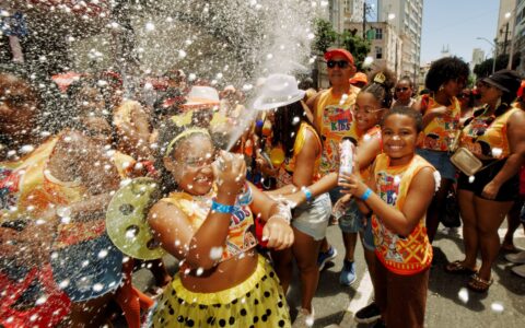 Imagem do post Bloco infantil emociona e reúne famílias no Campo Grande com apoio do Ouro Negro