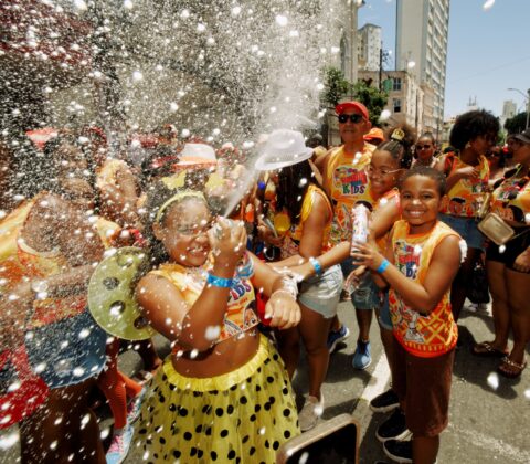 Imagem do post Bloco infantil emociona e reúne famílias no Campo Grande com apoio do Ouro Negro