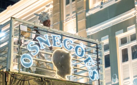 Imagem do post Bloco Os Negões leva força afro ao Pelourinho e encerra Carnaval com mensagem de resistência