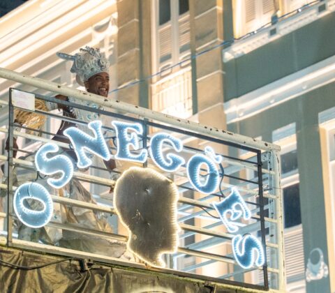 Imagem do post Bloco Os Negões leva força afro ao Pelourinho e encerra Carnaval com mensagem de resistência