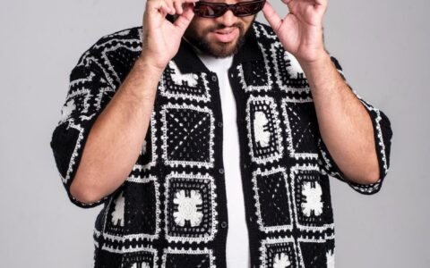 Imagem do post Daniel Ferreira leva humor do verão de Salvador ao palco do Teatro Sesi Rio Vermelho