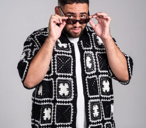 Imagem do post Daniel Ferreira leva humor do verão de Salvador ao palco do Teatro Sesi Rio Vermelho