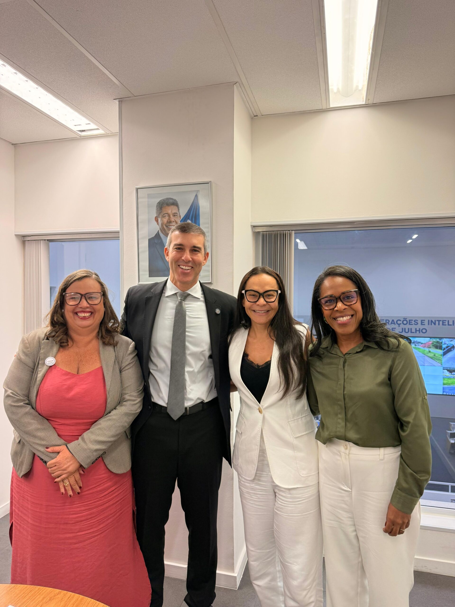 Ivoneide Caetano cobra reforço no combate ao feminicídio em reunião com secretário de Segurança