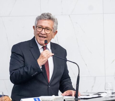 Imagem do post Caetano faz balanço do governo e revela prioridades para 2026 na abertura da Câmara