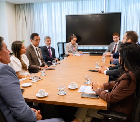 Imagem do post Débora Regis se reúne com presidente do TJ-BA e apresenta demandas estratégicas para Lauro de Freitas