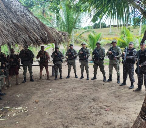 Imagem do post Ataque a turistas no sul da Bahia: suspeitos são detidos e polícia encontra arsenal enterrado