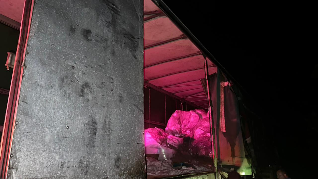 Carga avaliada em mais de R$ 950 mil e caminhão roubados são recuperados pela polícia