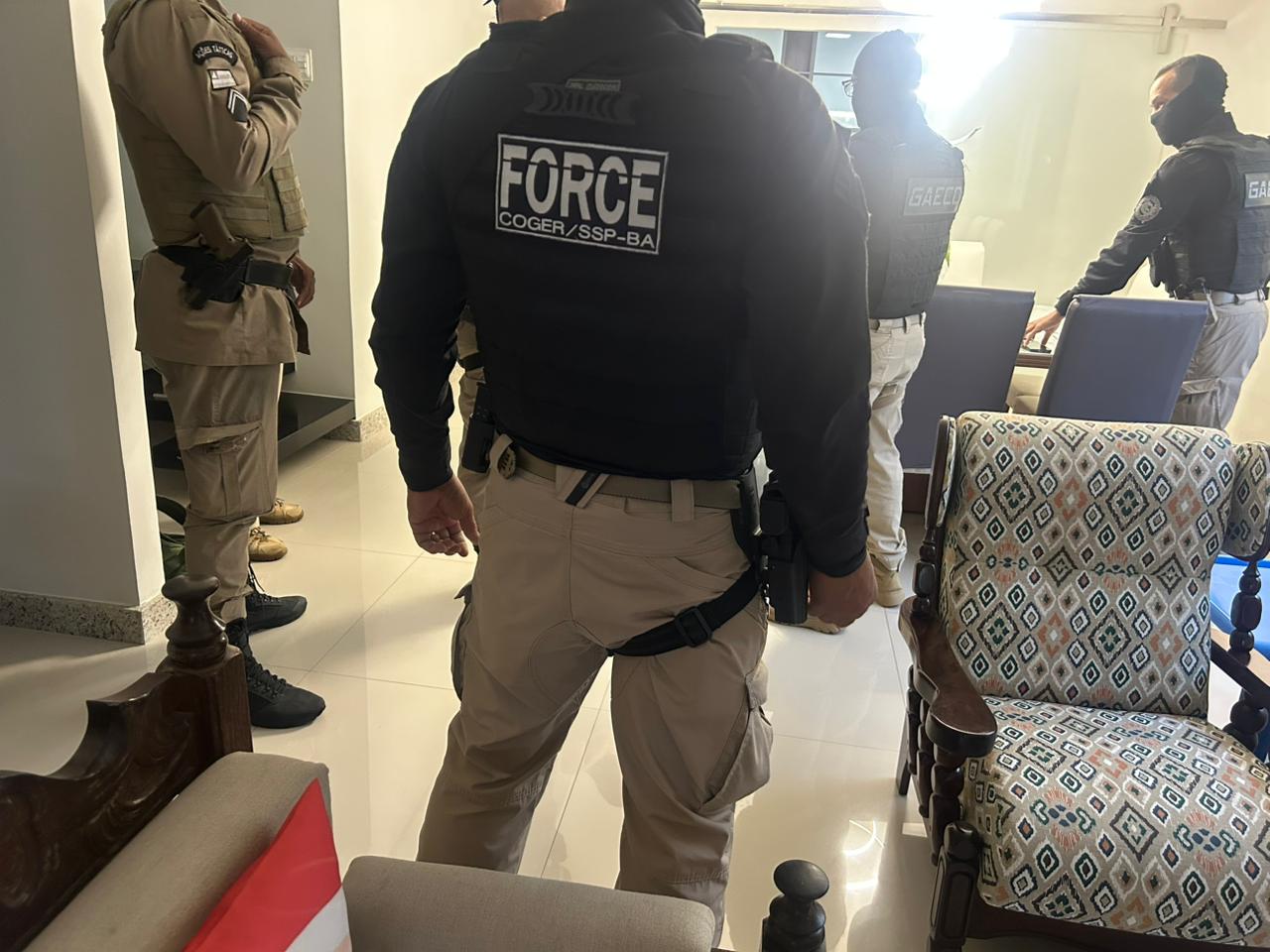 Operação prende quatro PMs investigados por formação de milícia