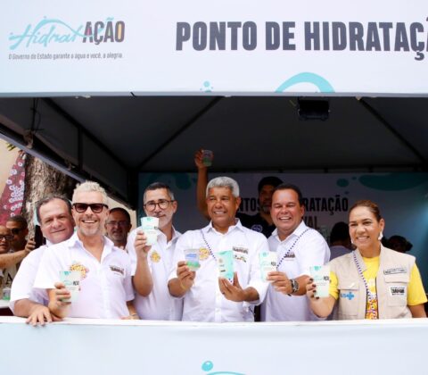 Imagem do post Carnaval do cuidado: governador visita Ilha de Hidratação no Campo Grande e destaca importância da ação