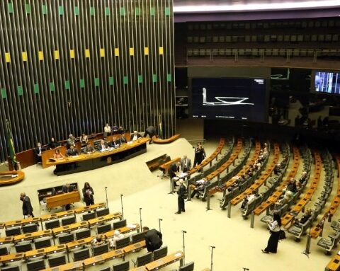 Imagem do post Comissão aprova projeto que obriga plano de saúde a custear despesas de acompanhante no parto