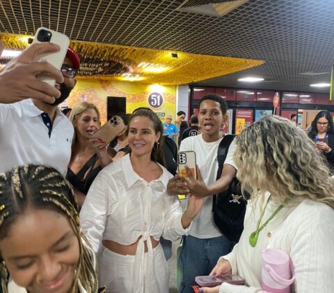 Imagem do post Famosos desembarcam para o Carnaval de Salvador e recebem festa no aeroporto