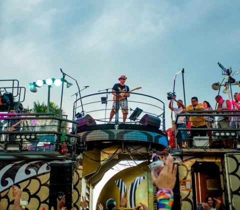 Imagem do post Apagão no meio da folia: trio de Durval Lelys para no Barra-Ondina e assusta foliões