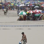 Vai montar barraca na praia? Litoral impõe novas regras para o Carnaval