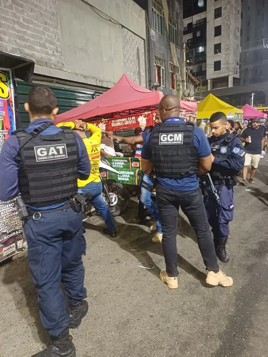 Foragido por homicídio é preso enquanto trabalhava como mototaxista na Barra