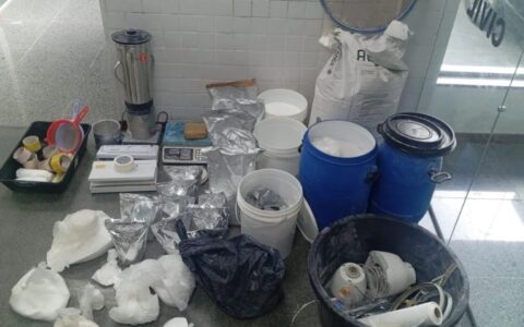 Imagem do post Polícia desmonta laboratório de drogas sob vigilância de casal de idosos