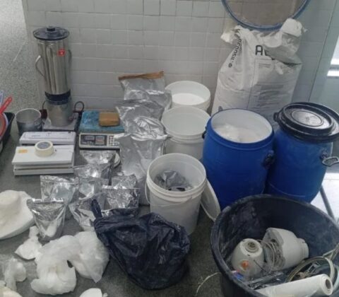 Imagem do post Polícia desmonta laboratório de drogas sob vigilância de casal de idosos